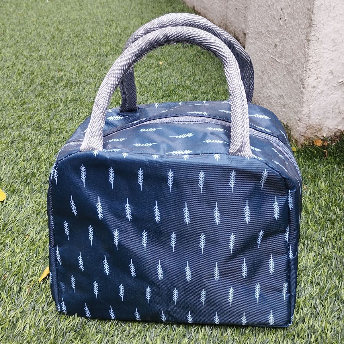 Snowflakes Kids Lunch Bag With Leaves Print - Blue